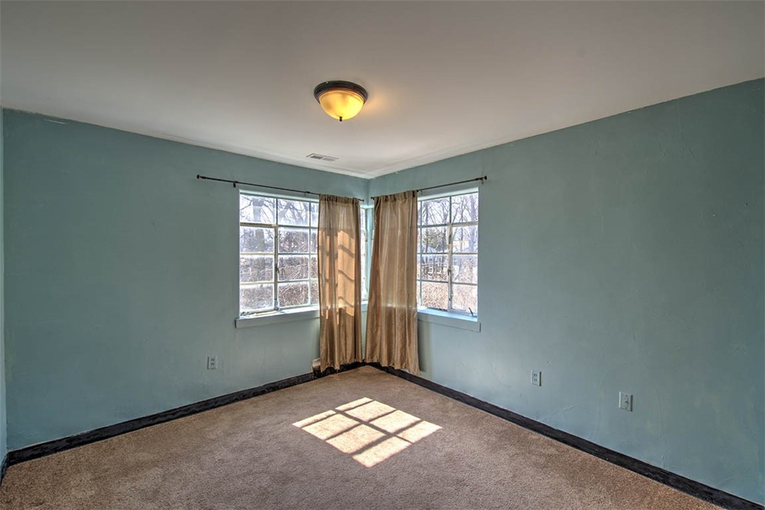 2141 E Dickinson Avenue Property Photo 15