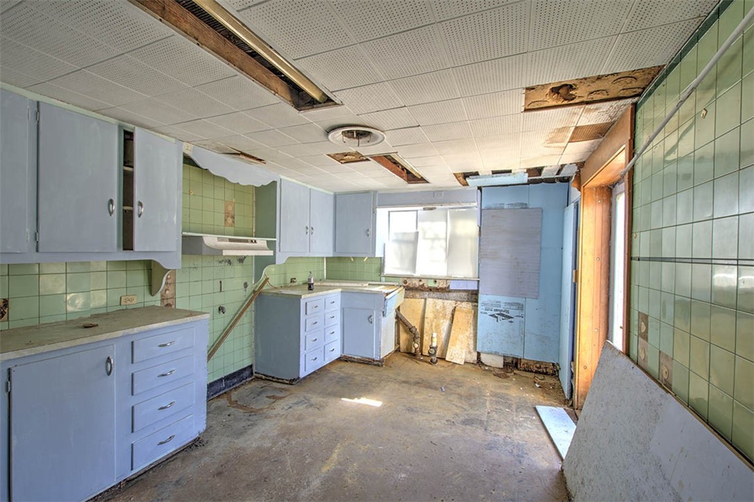 2141 E Dickinson Avenue Property Photo 18