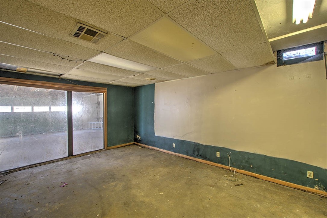 2141 E Dickinson Avenue Property Photo 19