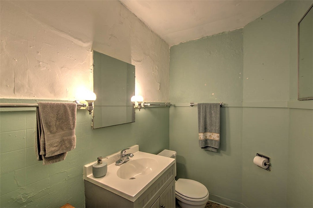 2141 E Dickinson Avenue Property Photo 20