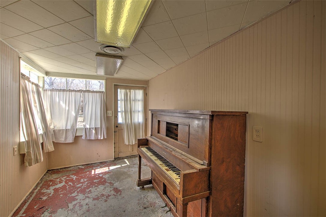 2141 E Dickinson Avenue Property Photo 21