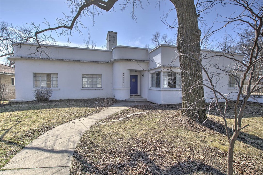 2141 E Dickinson Avenue Property Photo 22