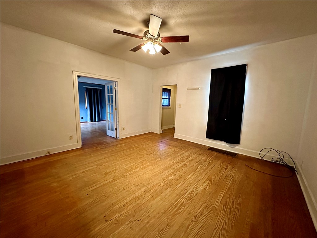502 E Wood Street Property Photo 4