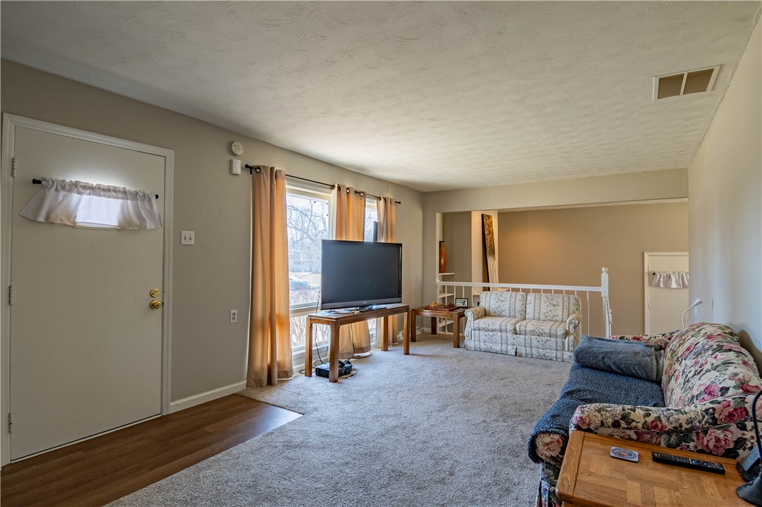 1709 N Florian Avenue Property Photo 3