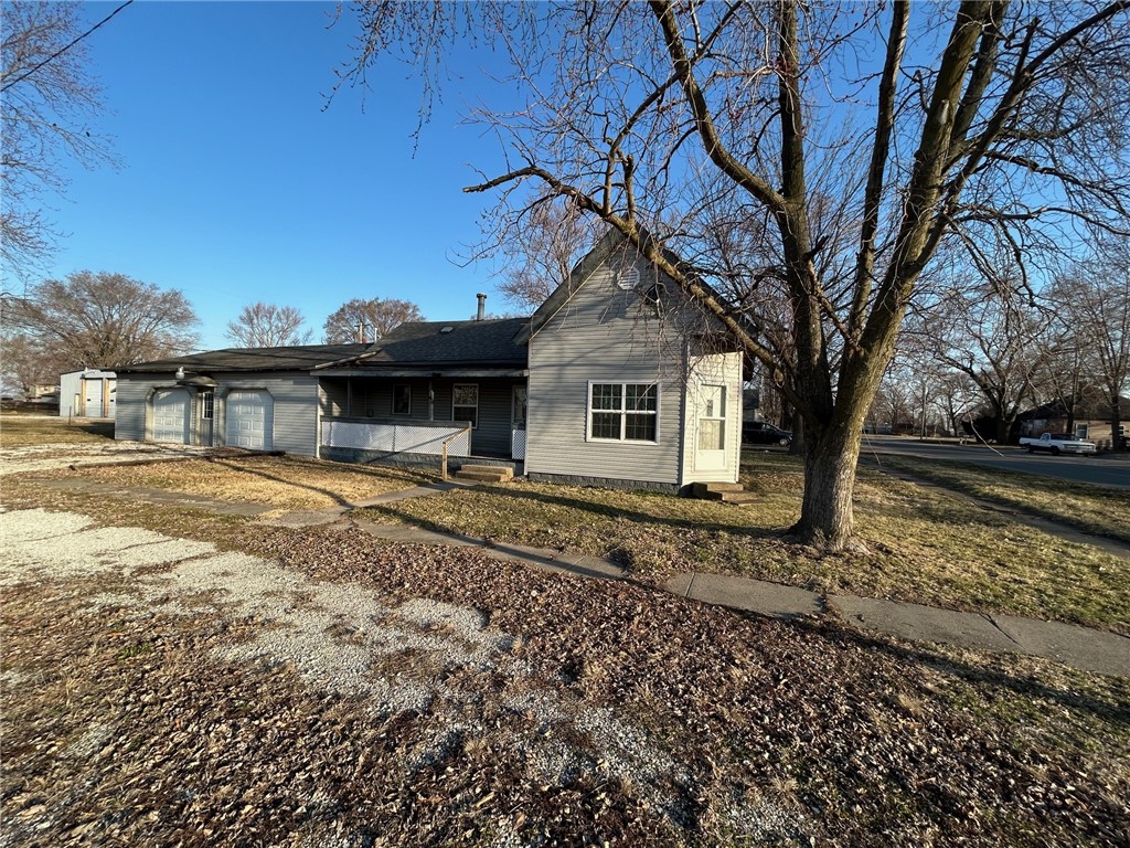 100 W Adams Street Property Photo 1