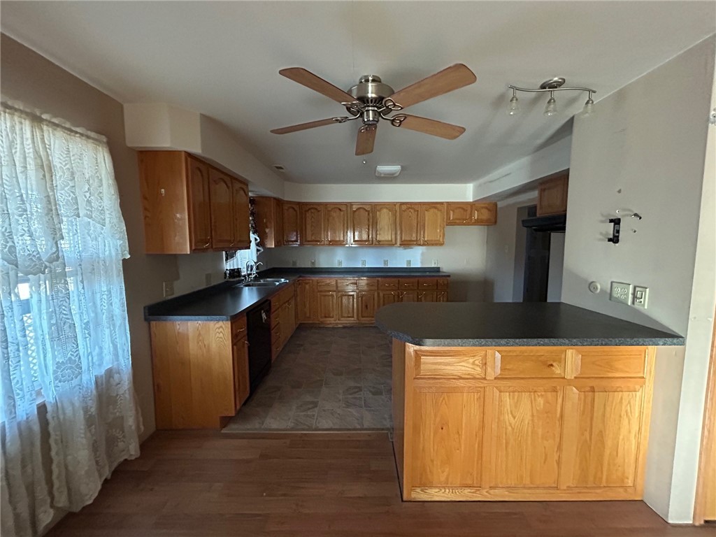 100 W Adams Street Property Photo 3