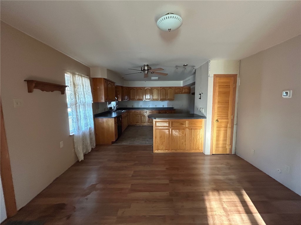 100 W Adams Street Property Photo 4