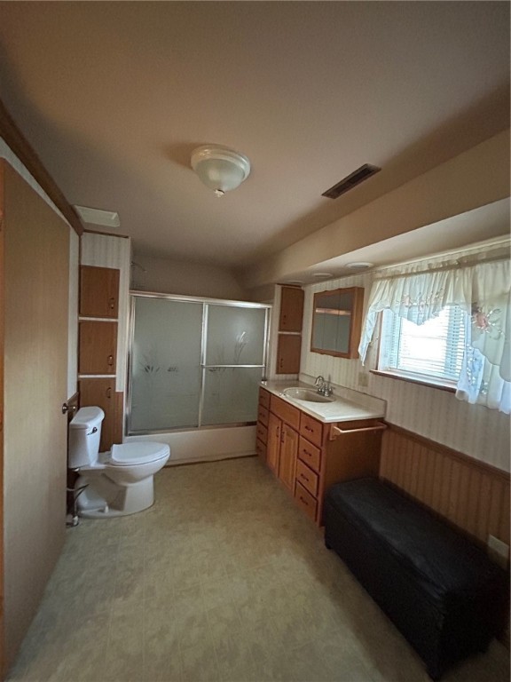 100 W Adams Street Property Photo 8