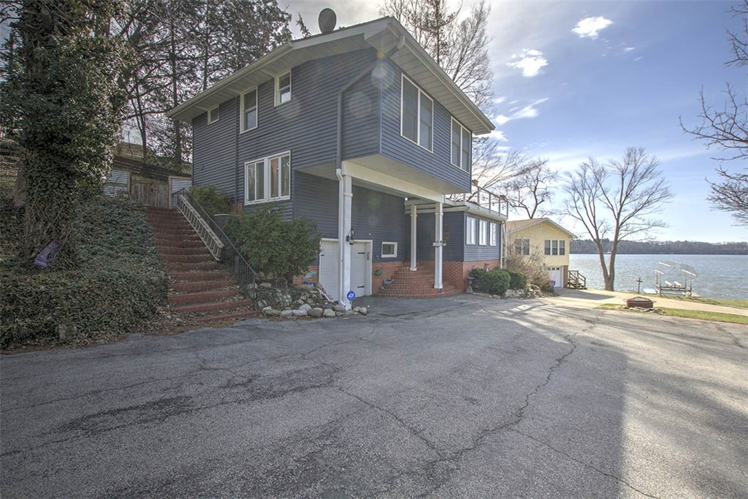 464 Lakeview Lane Property Photo