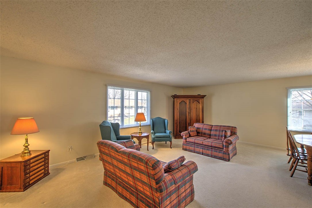 2819 S Forrest Lane Property Photo 5