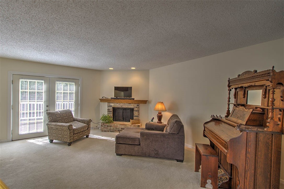 2819 S Forrest Lane Property Photo 8
