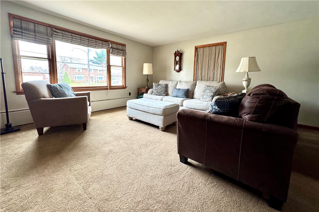 414 E Wood Street Property Photo 5
