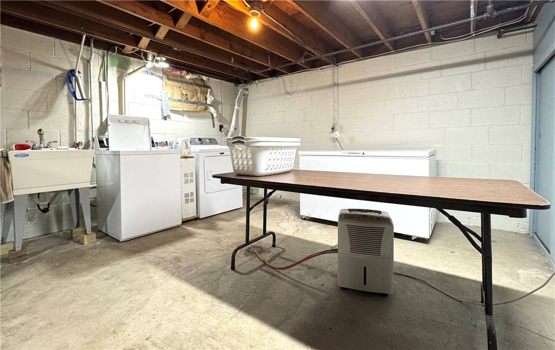 414 E Wood Street Property Photo 23