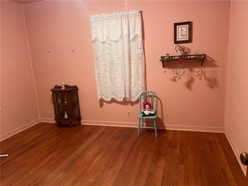615 W 1st Street Property Photo 10
