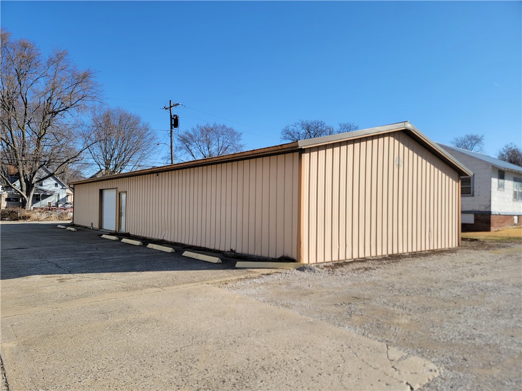 1228 E Wood Street Property Photo 2