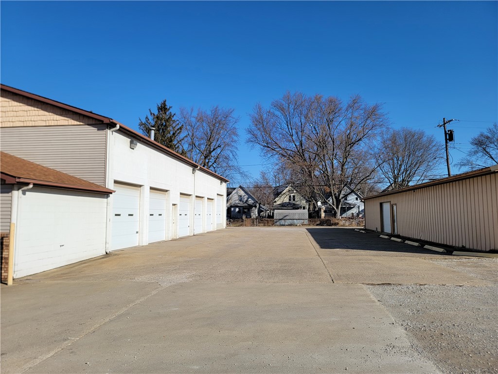 1228 E Wood Street Property Photo 6