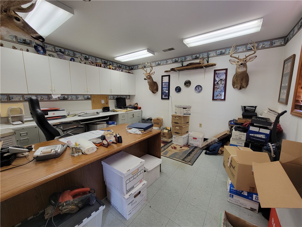 1228 E Wood Street Property Photo 7