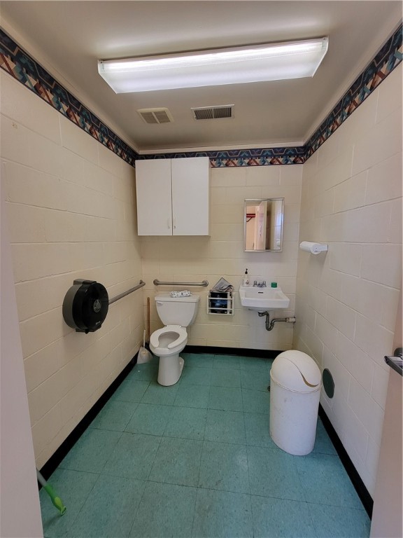 1228 E Wood Street Property Photo 9