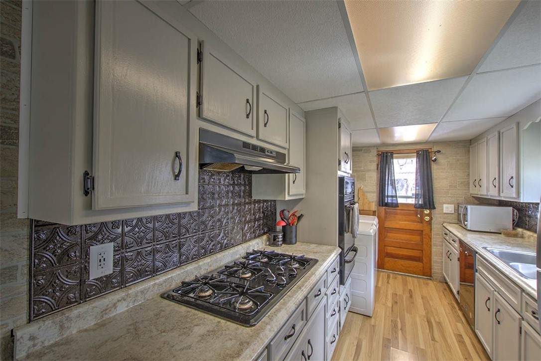 1504 University Avenue Property Photo 8