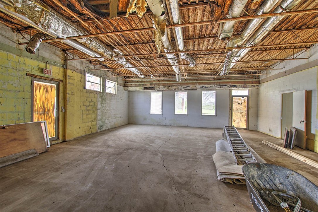 980 S Main Street Property Photo 4
