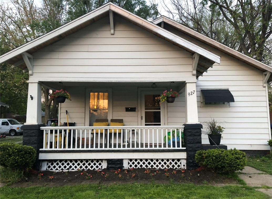 927 Division Street Property Photo
