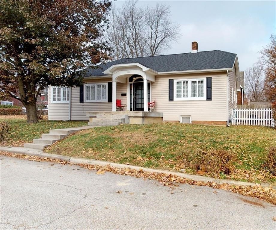 304 N Oakcrest Avenue Property Photo