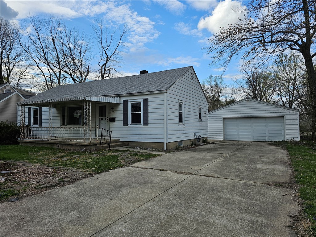 2042 W Leafland Avenue Property Photo