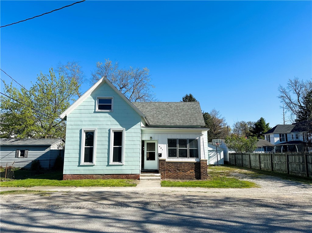 221 W Elizabeth Street Property Photo