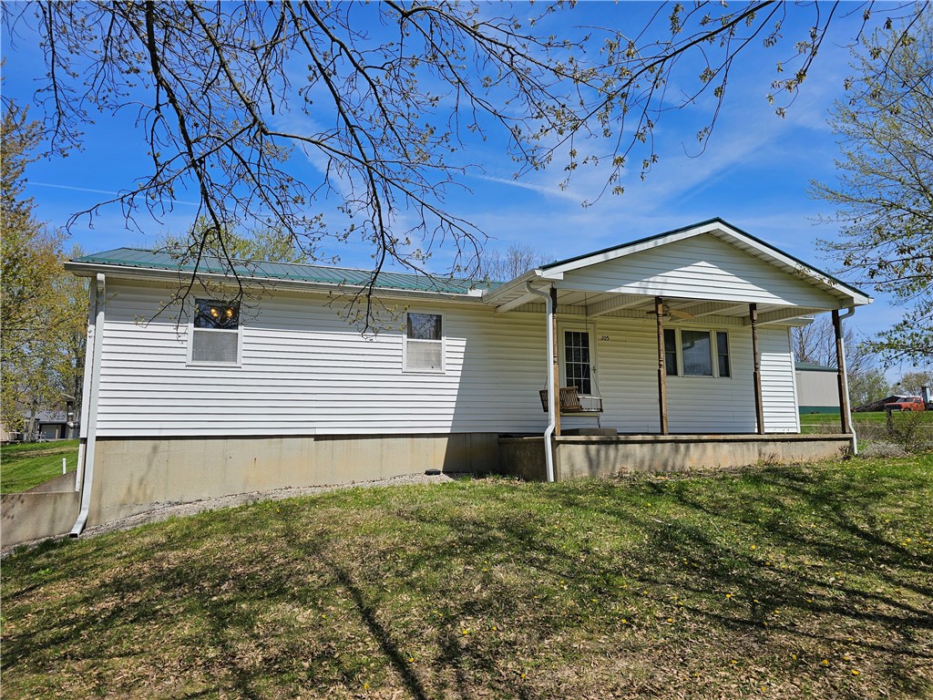 205 W Maple Street Property Photo