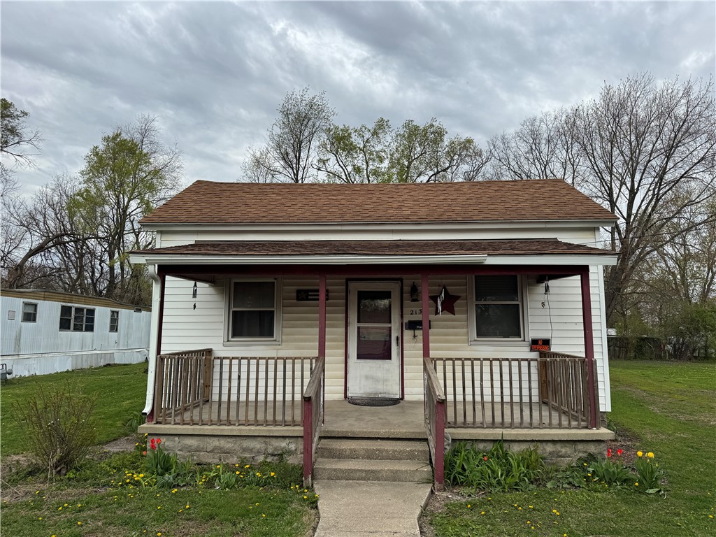 213 N Austin Street Property Photo