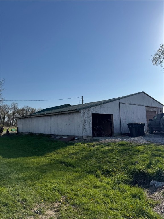 1729 N County Road 2300 E Property Photo 7