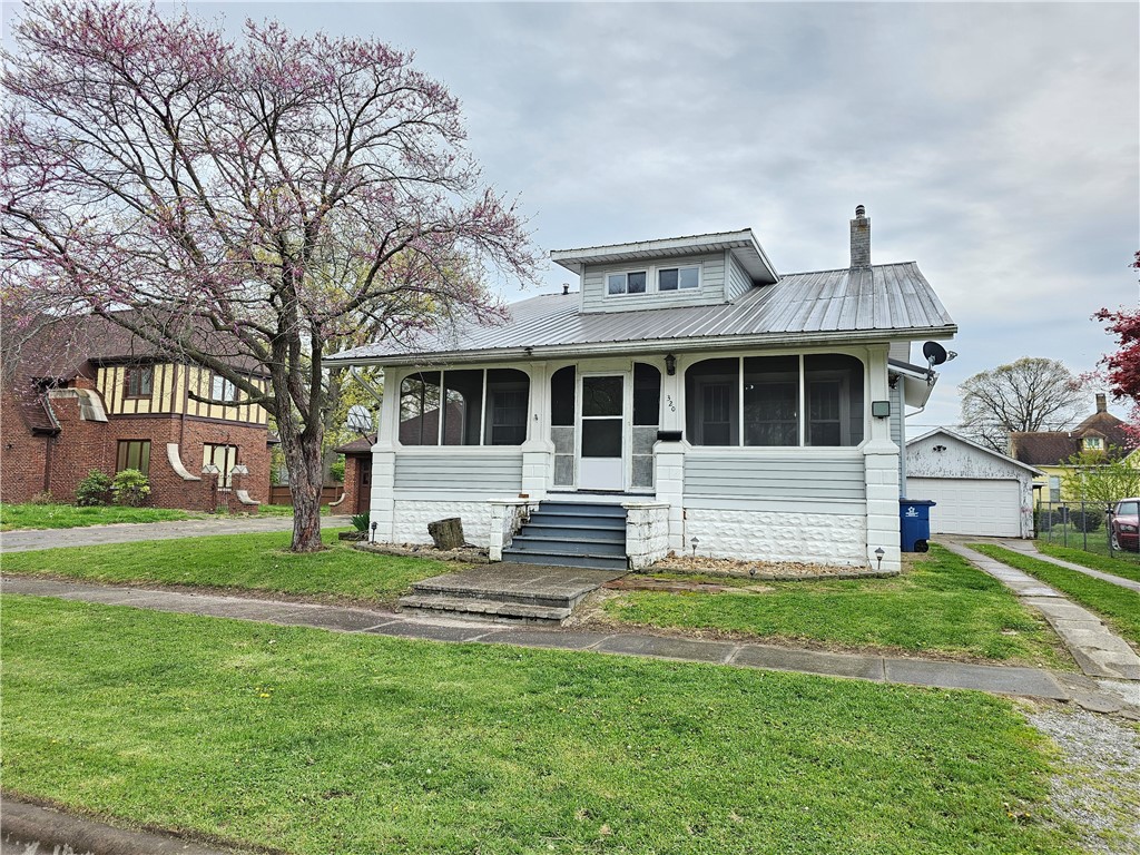 320 E 3rd Street Property Photo 1