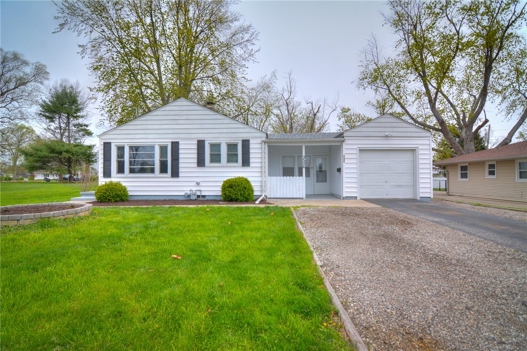 3506 E Leafdale Avenue Property Photo 1