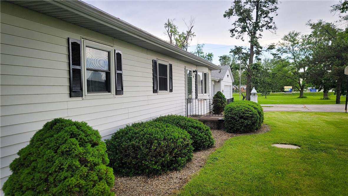 707 S Airport Road Property Photo 5