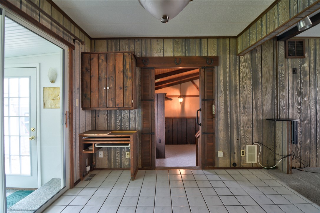 707 S Airport Road Property Photo 17