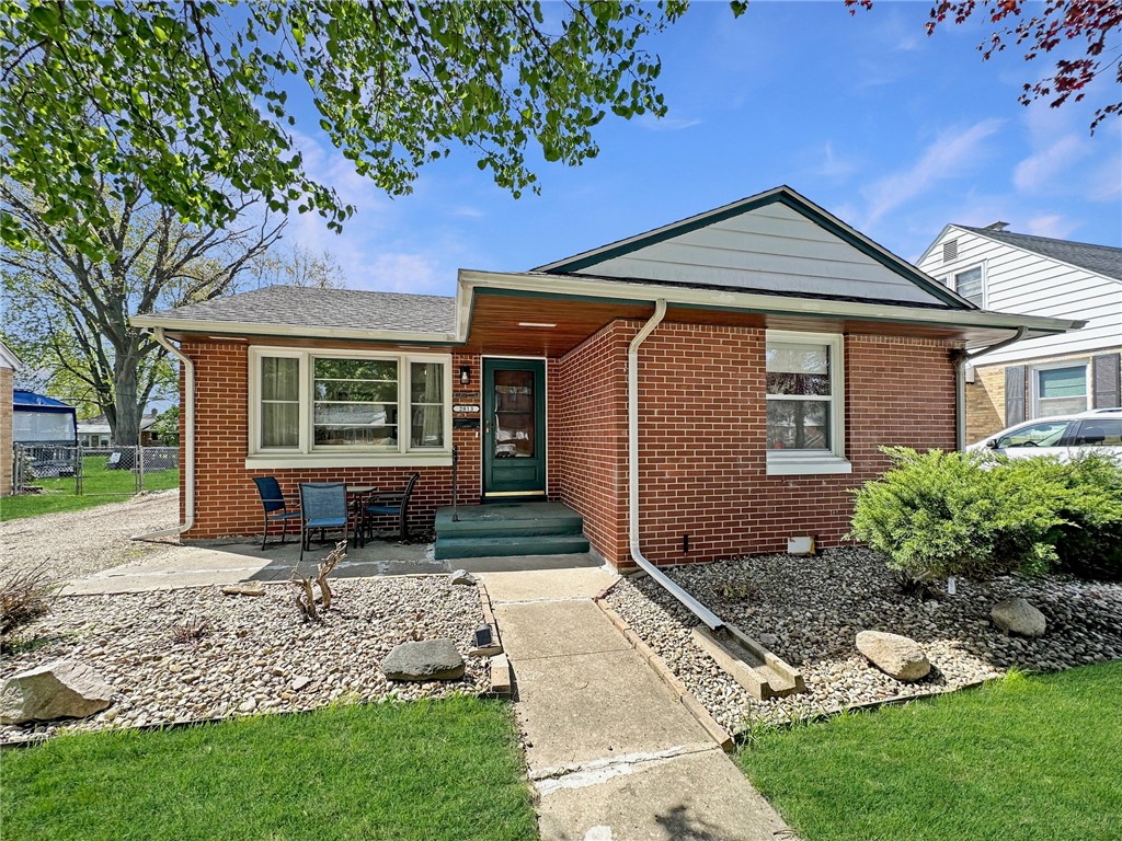 2813 Walnut Avenue Property Photo 1
