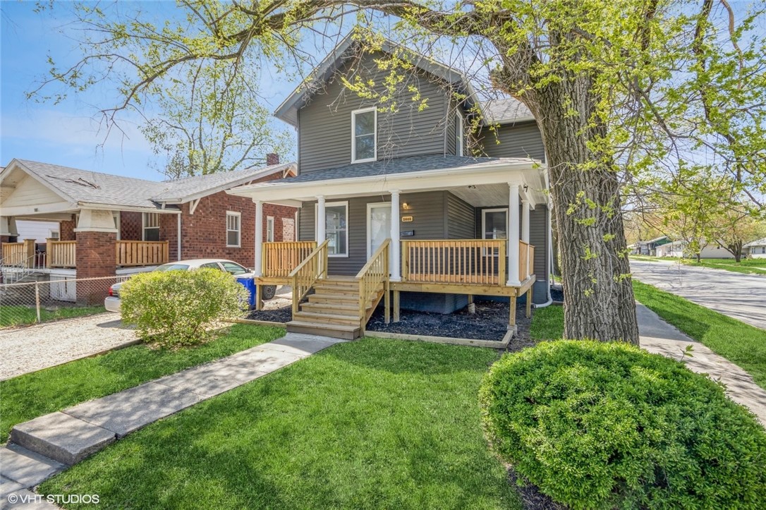1605 E Clay Street Property Photo 1