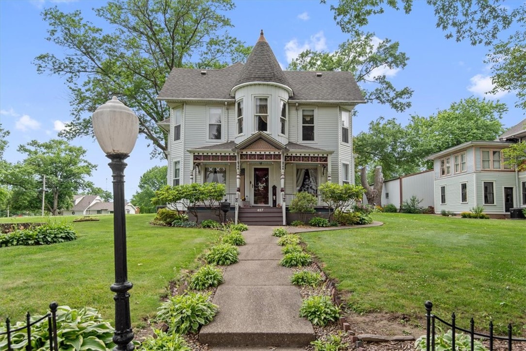 407 S Locust Street Property Photo 1