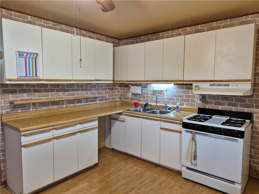 1102 Moore Street Property Photo 3