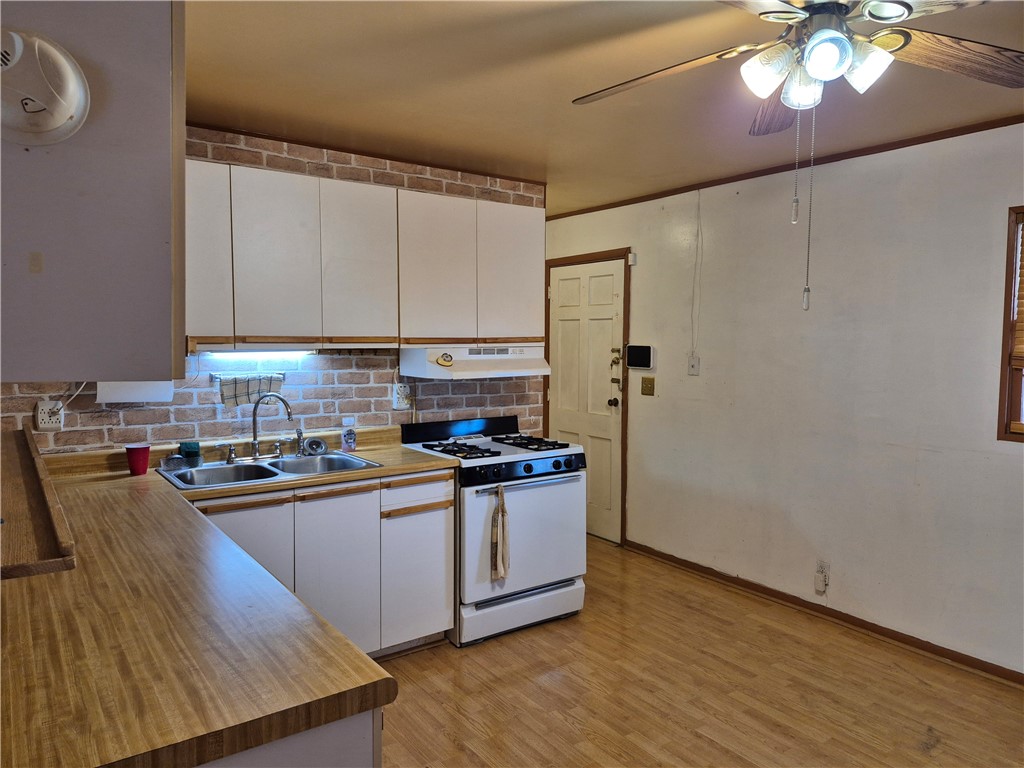 1102 Moore Street Property Photo 4