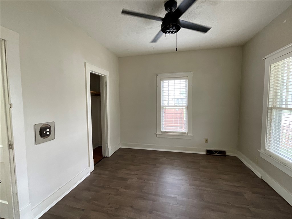 601 S Maple Street Property Photo 10