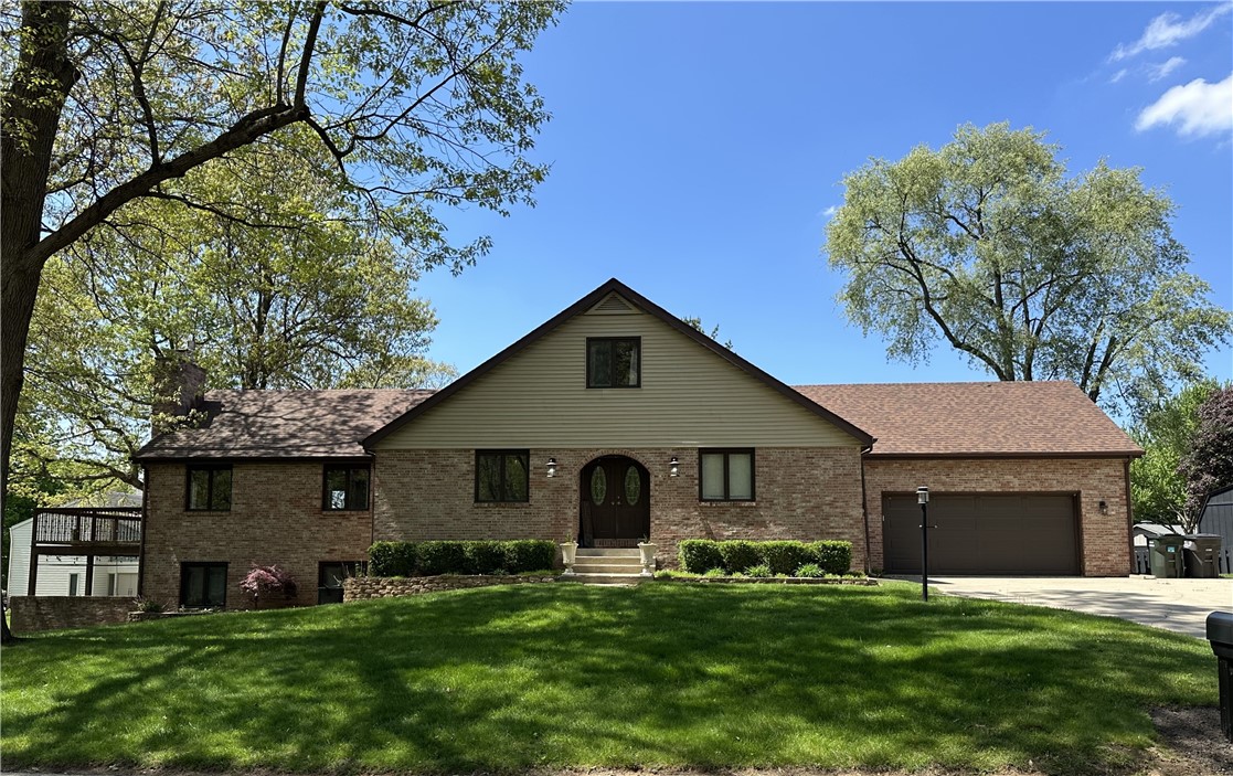 41 Lakeshore Drive Property Photo