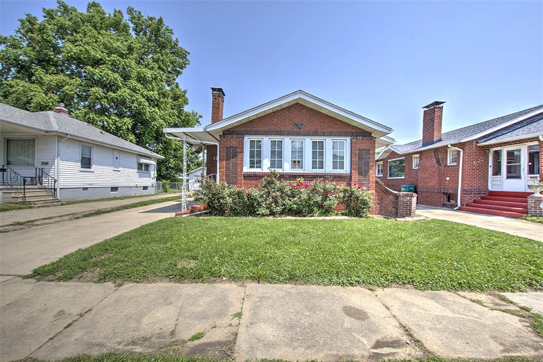 1344 E Riverside Avenue Property Photo