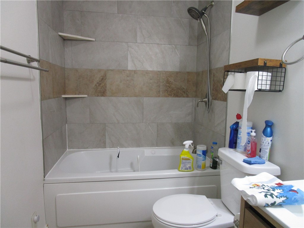 205 Franklin Street Property Photo 10