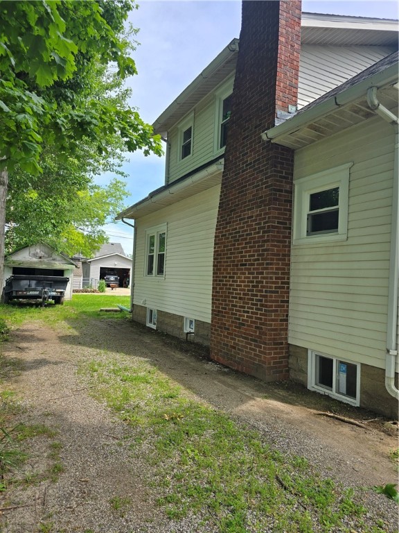 107 & 105 S Edwards Street Property Photo 31