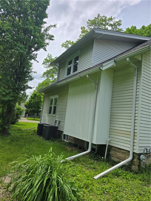 107 & 105 S Edwards Street Property Photo 33