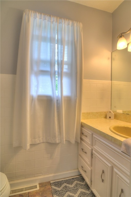 335 Loma Drive Property Photo 8