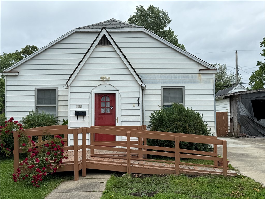 706 Douglas Street Property Photo