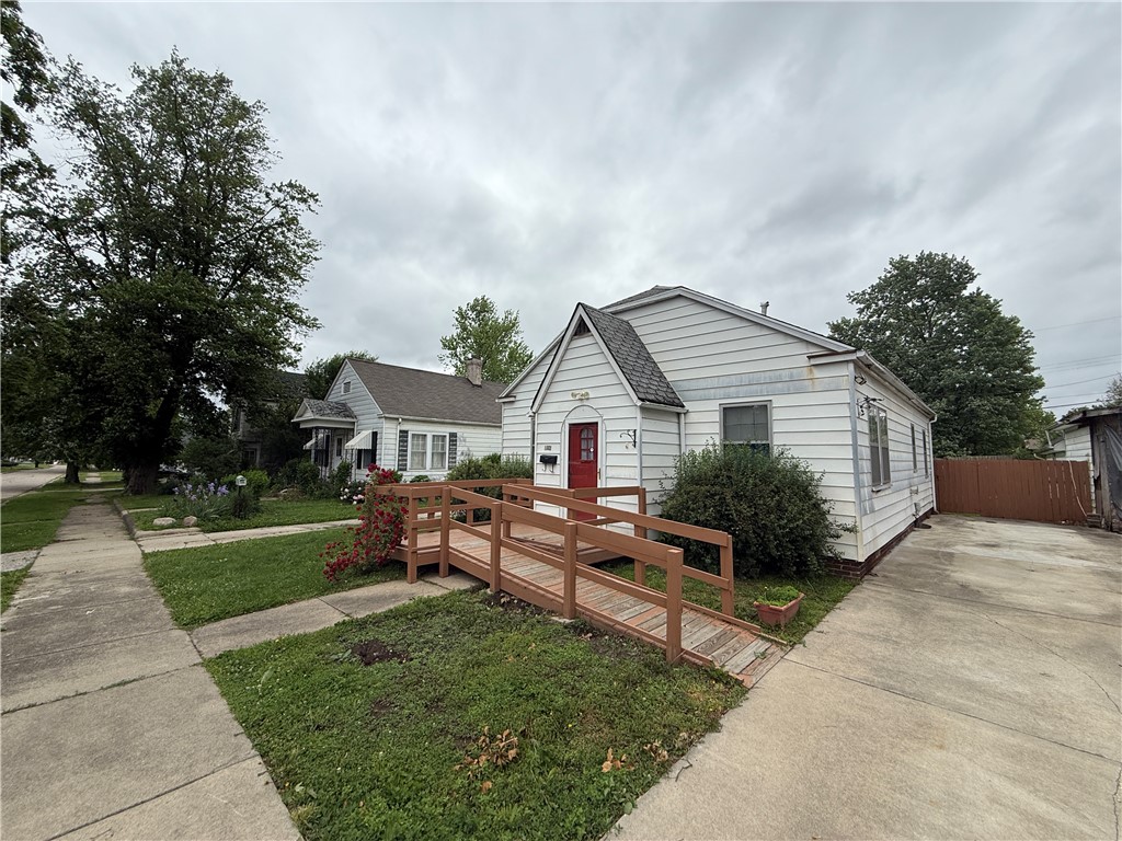 706 Douglas Street Property Photo 2