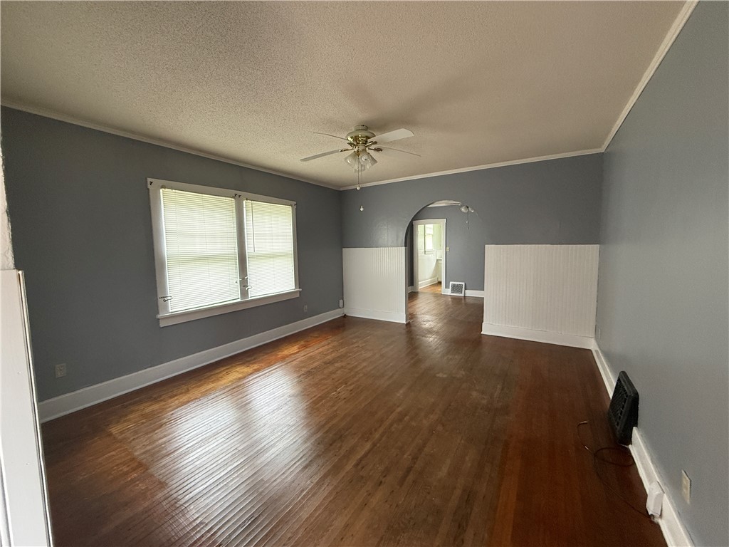 706 Douglas Street Property Photo 3